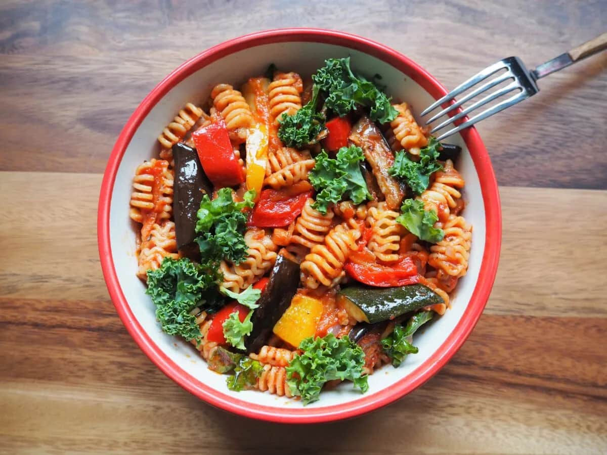 Sosy do makaronu z warzywami: przepisy, triki i idealny smak!