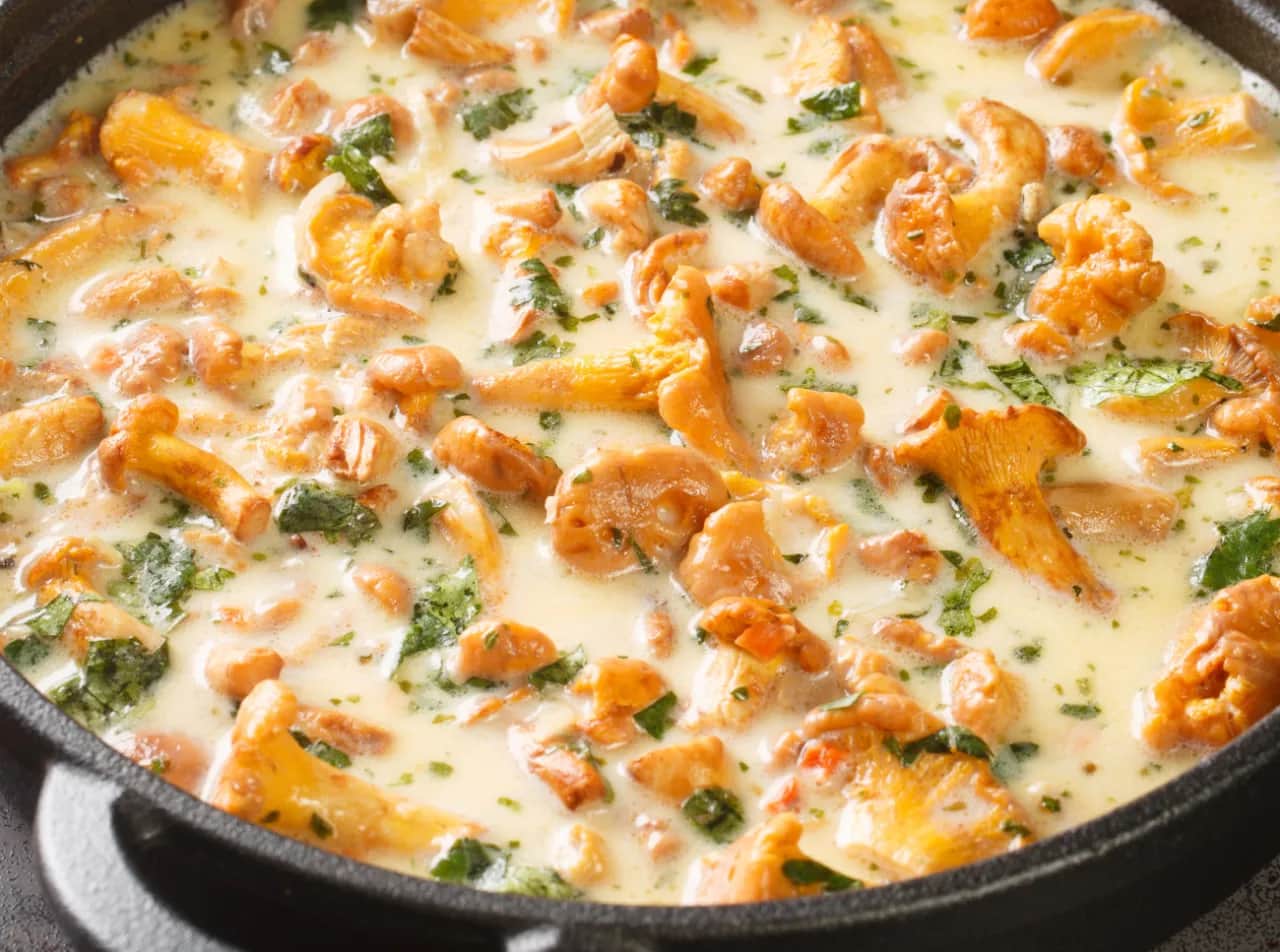 Perfekcyjny sos śmietanowy z mąką: Bez grudek i zwarzenia!