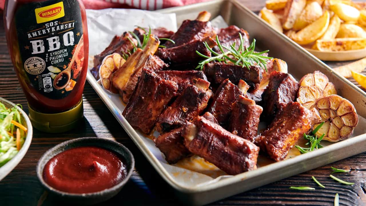 Jak zrobić sos z żeberek? Odkryj sekret głębokiego smaku